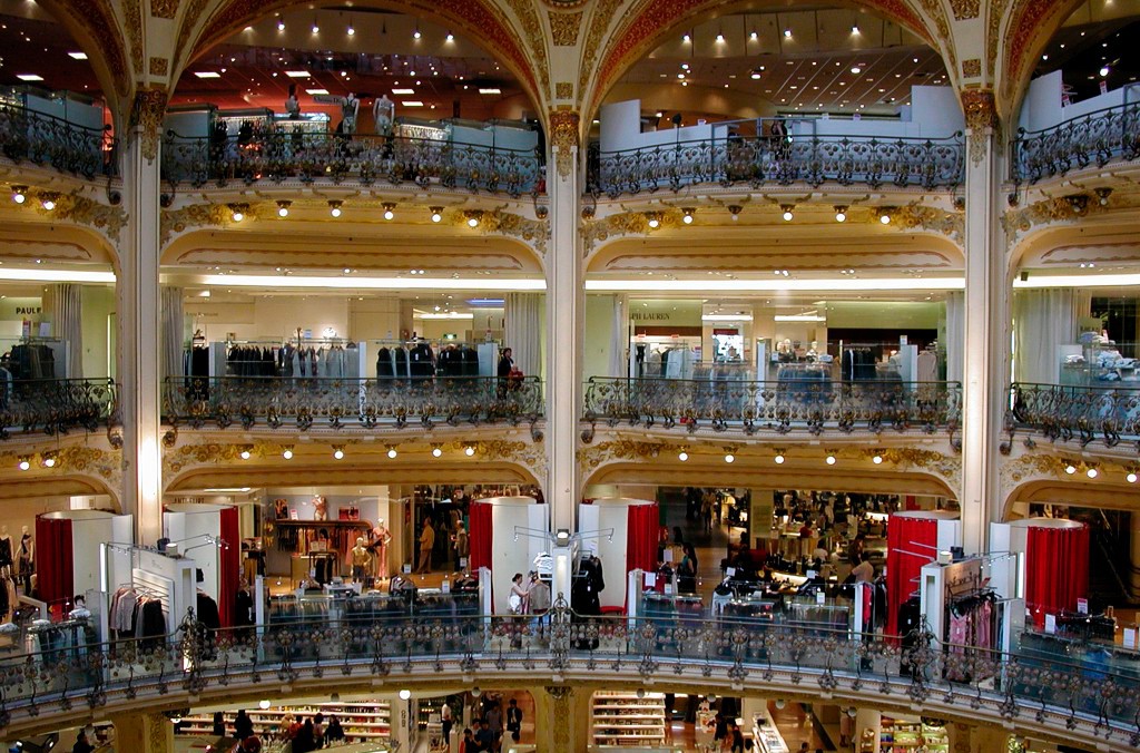 Торговый центр в Париже